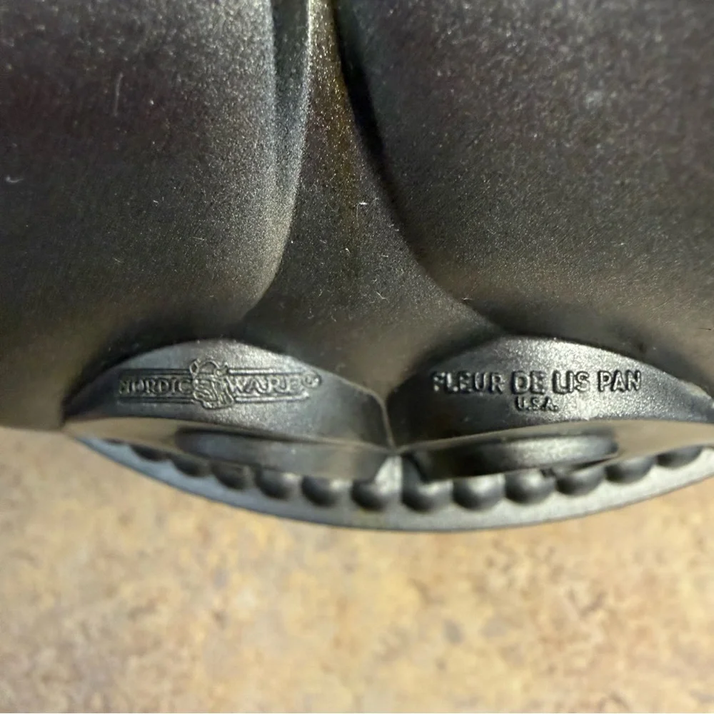Nordic Ware Fleur De Lis.Bundt cake pan